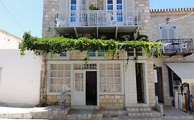 Botsis Guest House